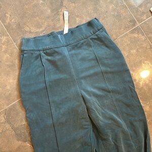 Lululemon size 6 sueded blue lab pant